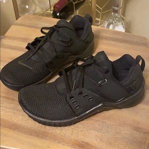 Men’s size 7, women’s 8 Nike Training Shoes